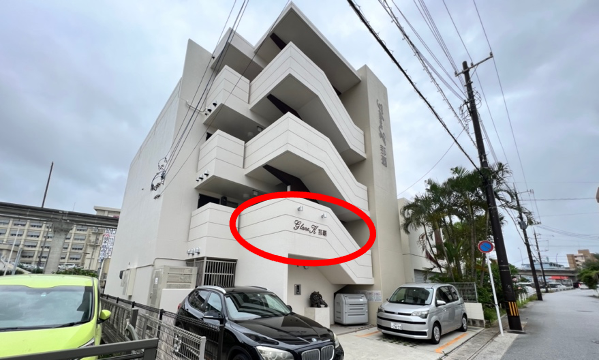 この建物内にサロンがあります。