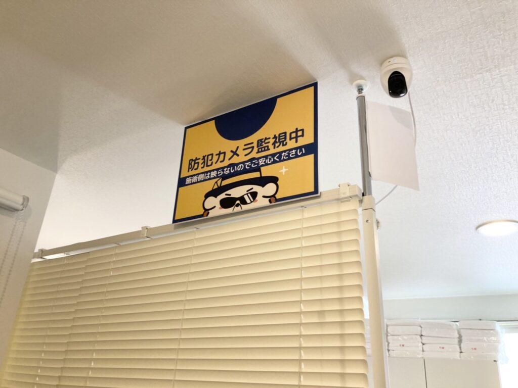 入り口のみ防犯カメラが作動してます（施術室は映りませんのでご安心ください）