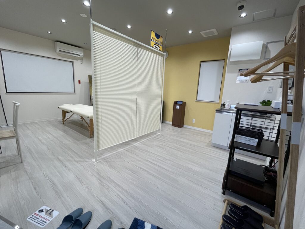 入店直後、まずは直進しお手洗いをお願い致します