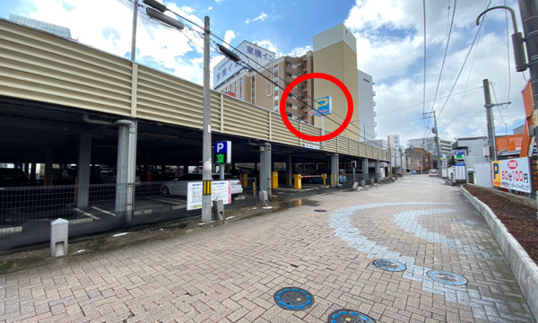 朝日町パーキング（有料）（裏側から店舗にすぐ行けます）