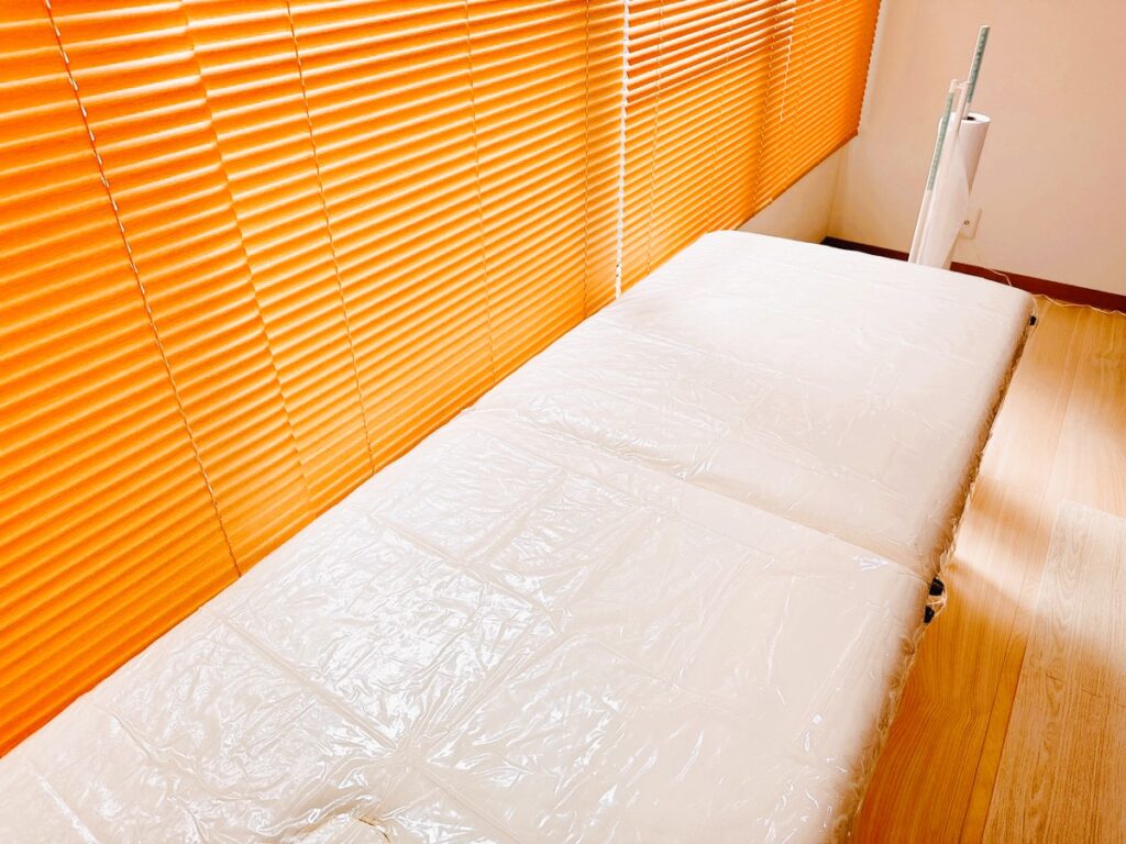 ペアで脱毛しあえるようにエステベッドもございます！ 　※ペアでご来店の場合2名分のチケット購入が必須です。