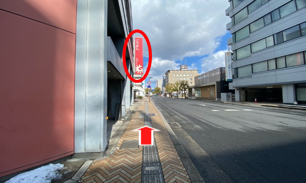 合銀松江駅前支店に沿って真っすぐ進みます