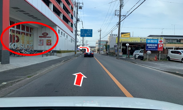 直進して国道48号線・パチンコM&Kの交差点（JR羽根交差点西）を左折します。