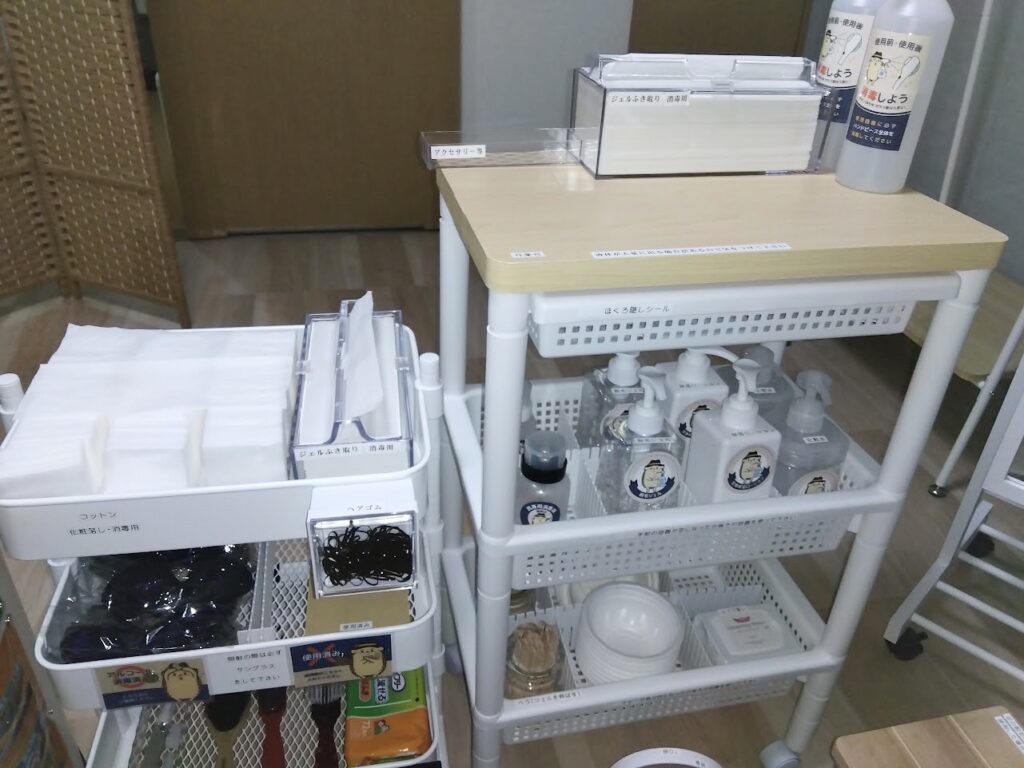 脱毛に必要なジェルや保湿ローション、サングラスなど一式取り揃えております！
