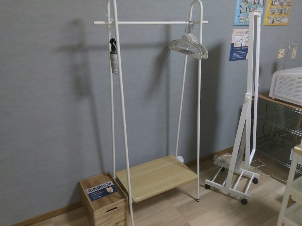 衣類やお荷物はこちらにお願いします