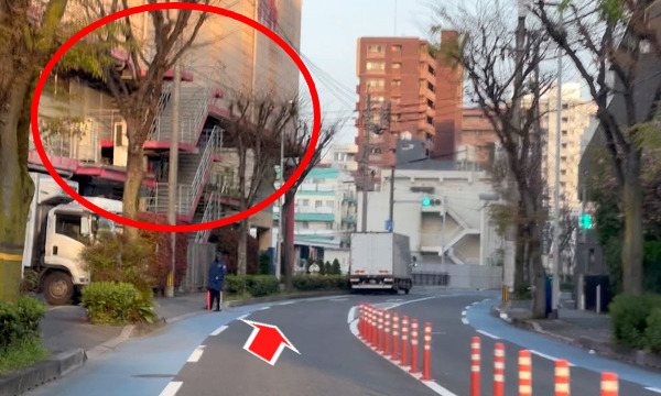 左手にチャチャタウン小倉を確認し直進します。