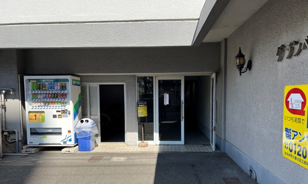 グランベール小倉駅前の６０２号室までエレベーターで上がってください。