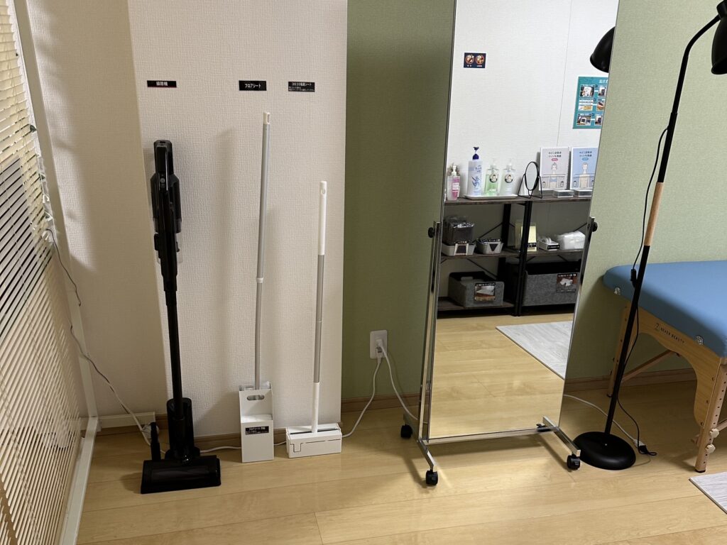 掃除道具も揃っています。利用後は簡易清掃にご協力お願いします。