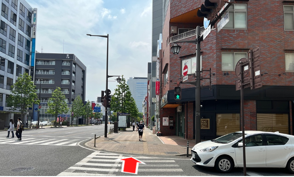 みっつ目の交差点も渡ります