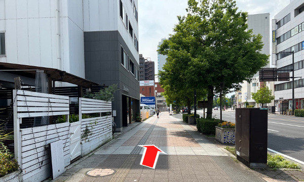 渡り終わったら右折します