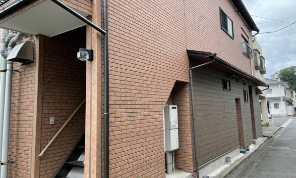 150メートル程で当店1階　102号室でございます。