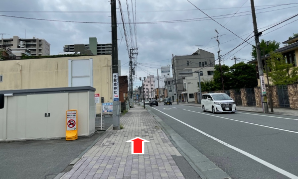 そのままワシントンホテル方面へ直進