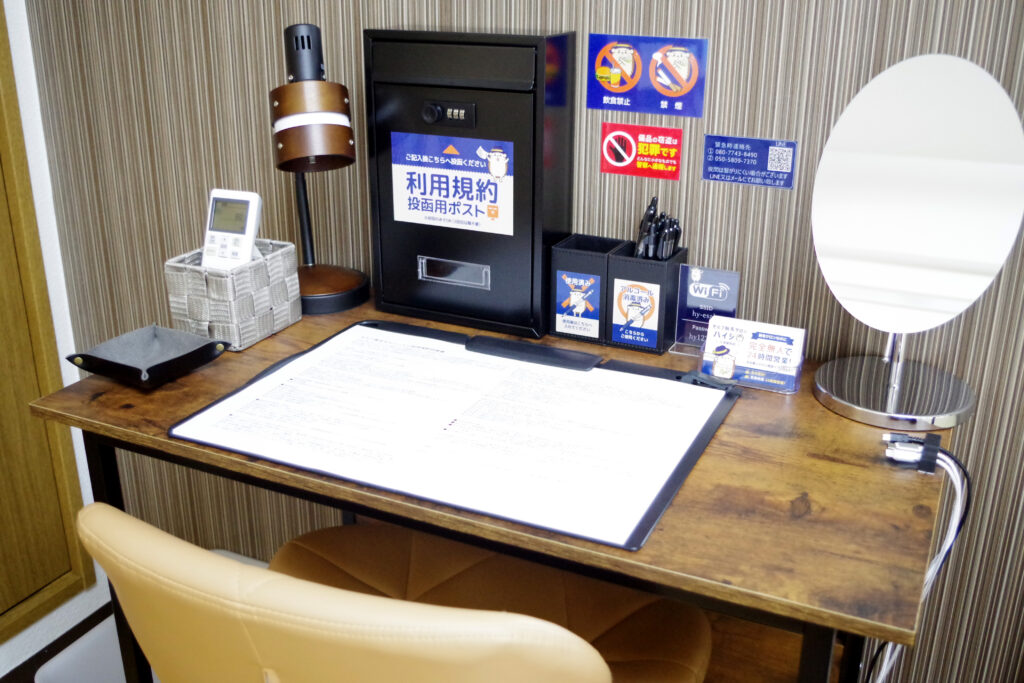 初めての方は同意書確認後、サインをしてポストに入れてくださいね。「Free WiFi」もございます。