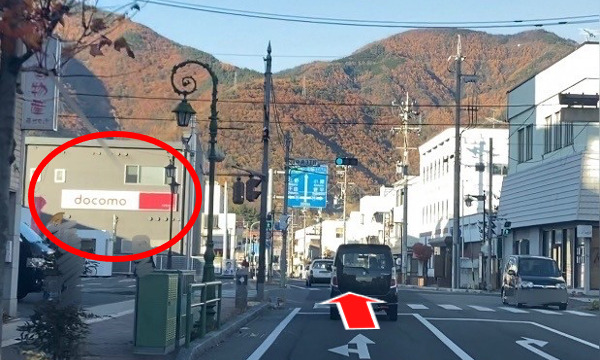 ドコモショップ上田店を左手にさらに直進します。