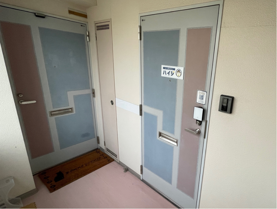 番号をタッチすると鍵が開きますのでご入店ください！