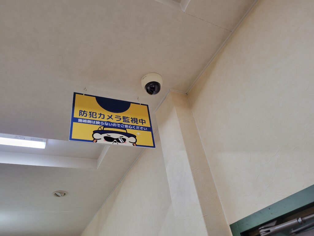 防犯カメラは受付側に付いています。施術側は写りませんのでご安心を。