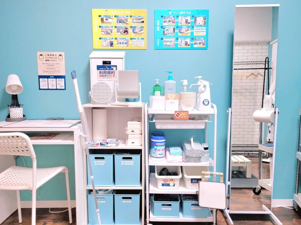 施術の流れなどはボードに記載してありますので初めてでも安心です。また、保湿ローションや化粧水などスキンケア用品も充実しています！