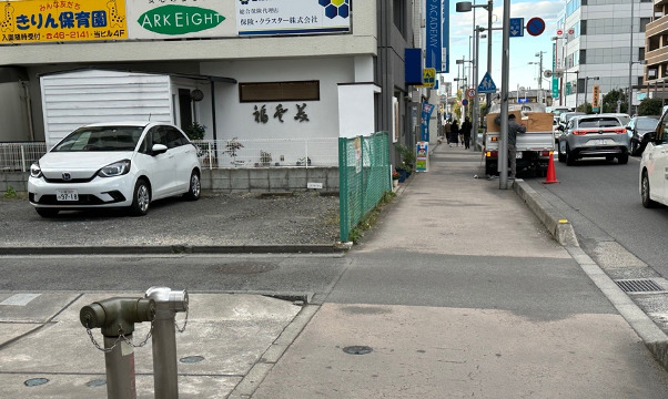 曲がる路地の詳細です