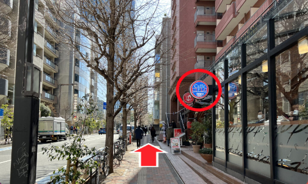 Caffe CIELOやほっともっとのもう少し先です。