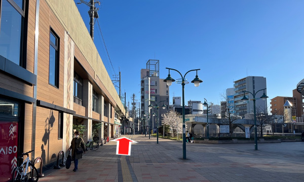「μPLAT大曽根」（ミュープラット大曽根）を左手に見ながら南向きに真っすぐ進みます