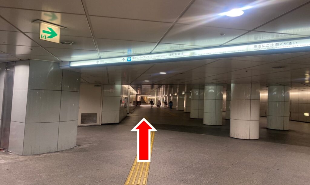 左沿いをもう少し直進します