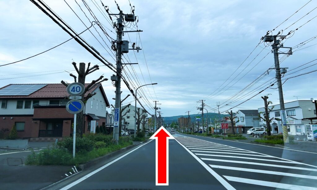 「らーめん鬼がらし」と「ファミリーマート」を目指して直進します