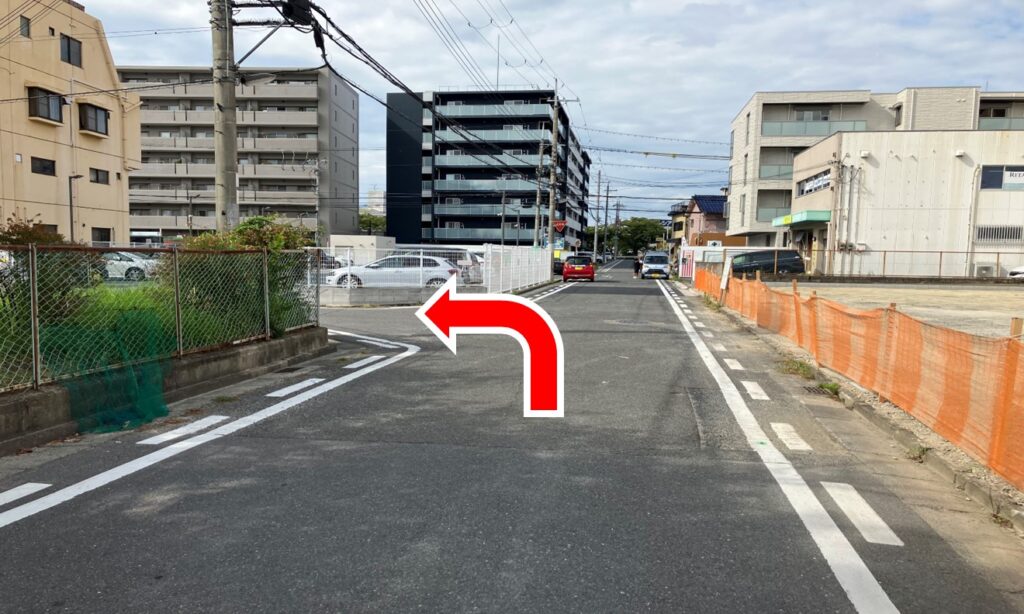 公園の角を左へ。