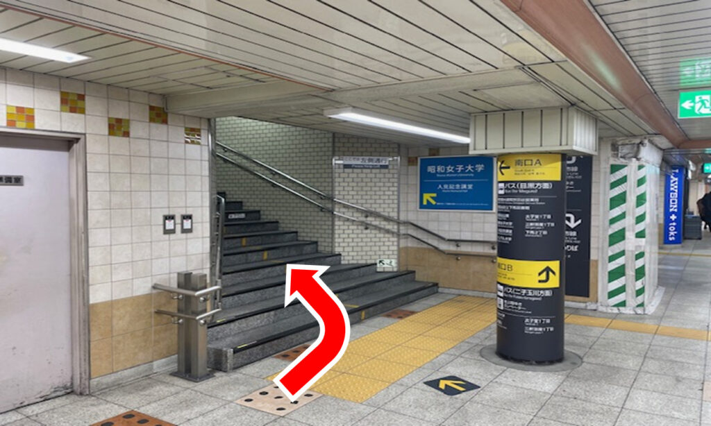南口Aの階段を上がります