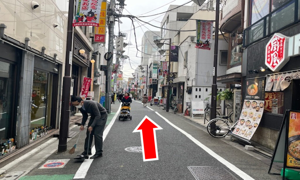 三軒茶屋栄通り商店街を進みます