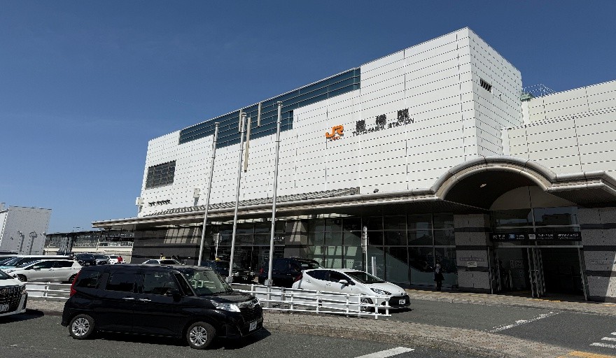 駅ロータリーから出発します