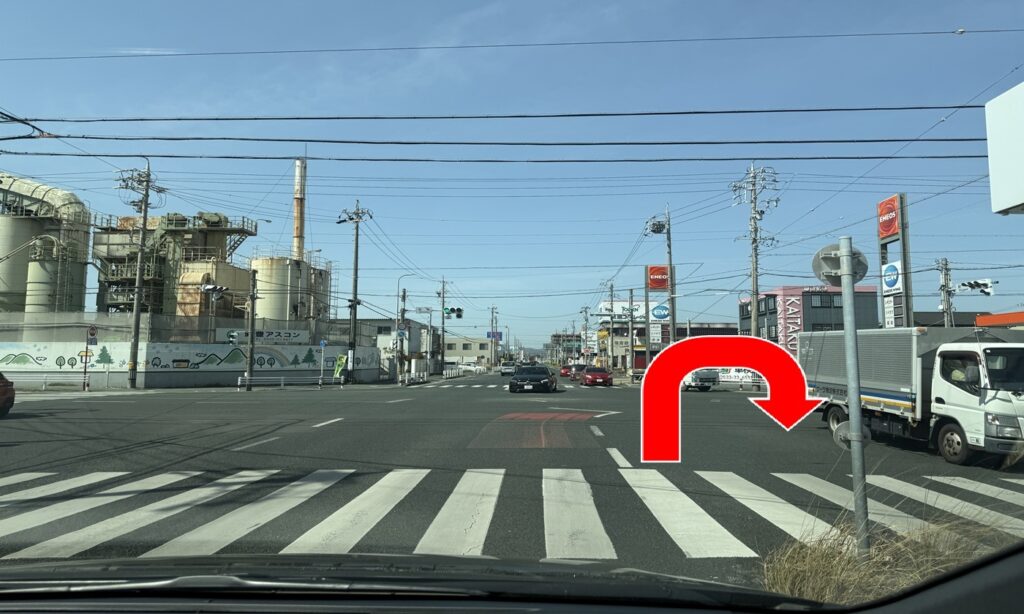新栄交差点でUターン