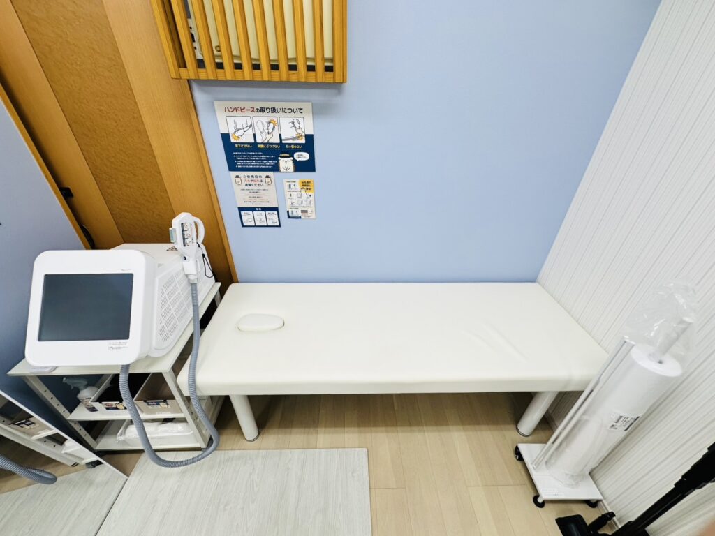 ベッドもご用意しております。親子やご友人同士でのご利用も可能です。